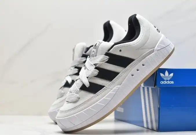 hype Adidas Sneakers