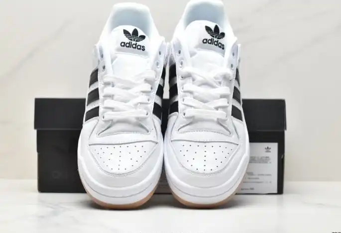 hype Adidas Sneakers