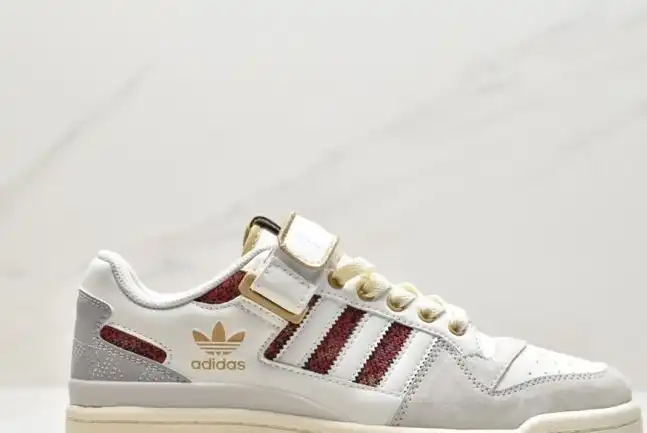 hype Adidas Sneakers