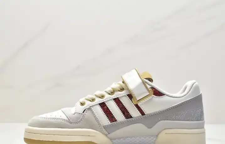 hype Adidas Sneakers