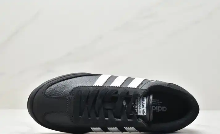 hype Adidas Sneakers