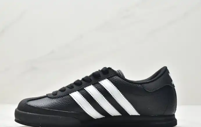 hype Adidas Sneakers