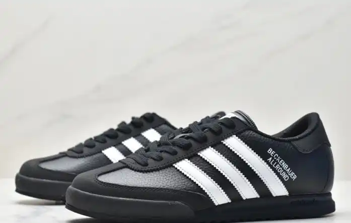 hype Adidas Sneakers