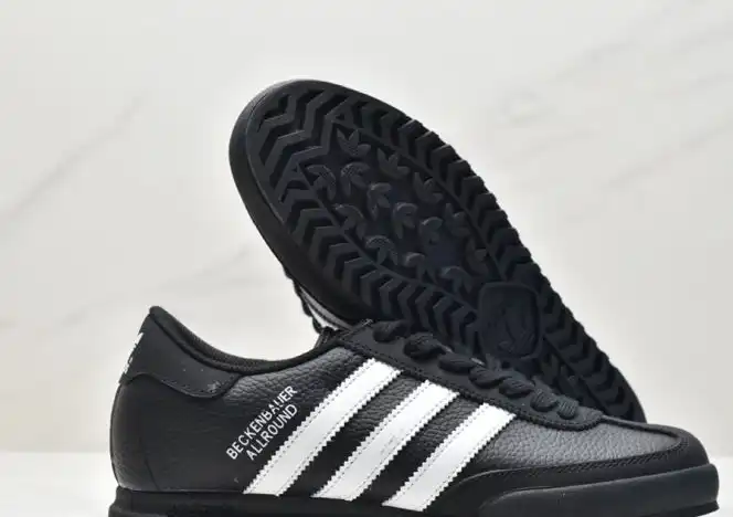 hype Adidas Sneakers