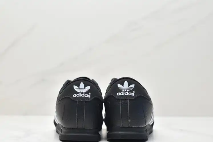 hype Adidas Sneakers