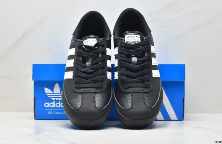 hype Adidas Sneakers