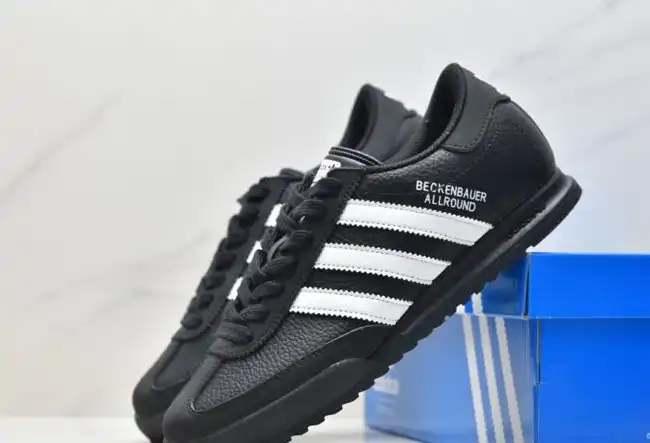 hype Adidas Sneakers