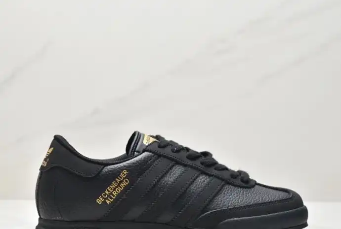 hype Adidas Sneakers