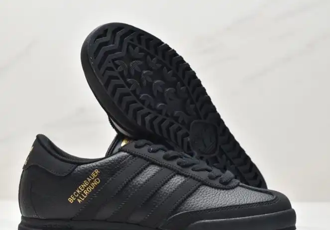 hype Adidas Sneakers