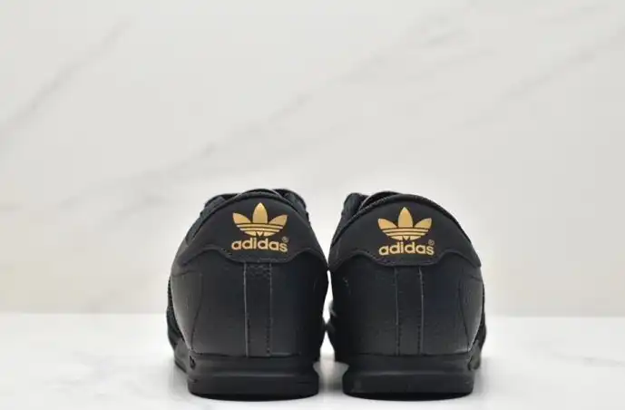 hype Adidas Sneakers