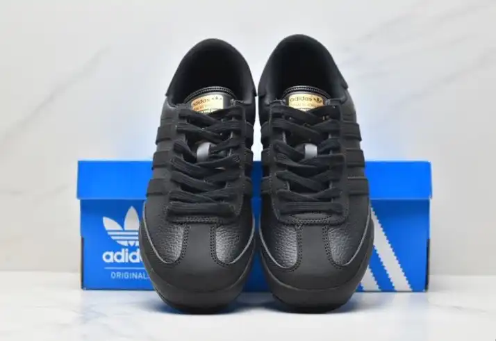 hype Adidas Sneakers