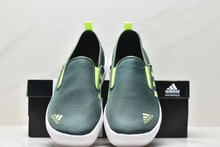 hype Adidas Sneakers