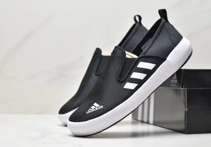 hype Adidas Sneakers