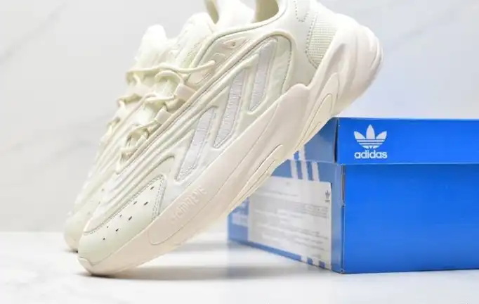 hype Adidas Sneakers