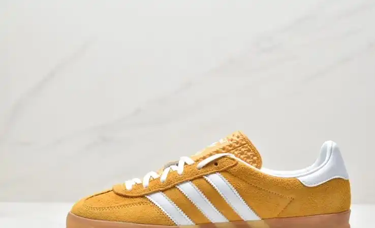 hype Adidas Sneakers