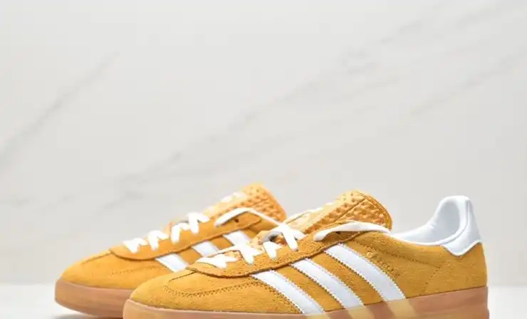 hype Adidas Sneakers