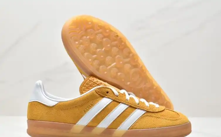 hype Adidas Sneakers