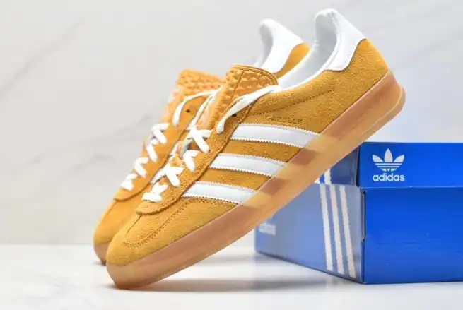 hype Adidas Sneakers