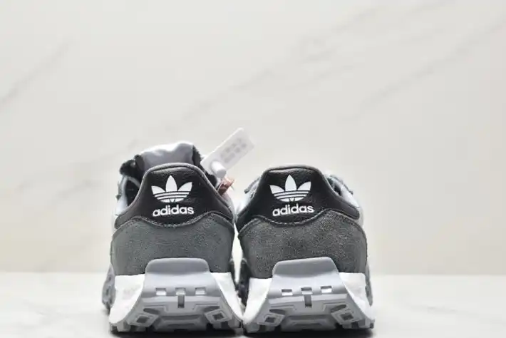 hype Adidas Sneakers