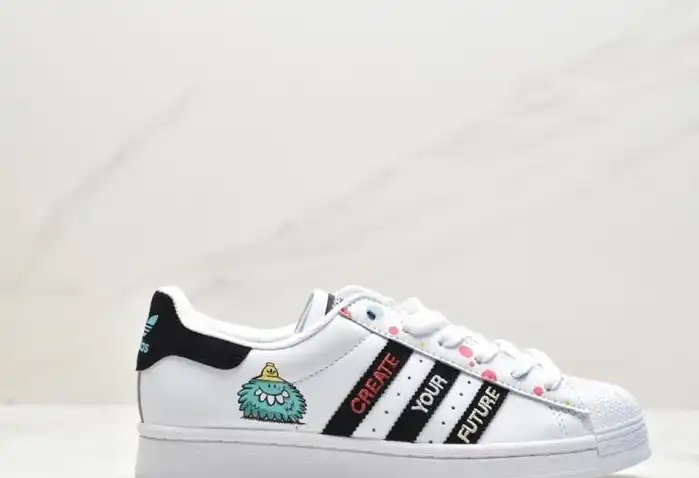 hype Adidas Sneakers