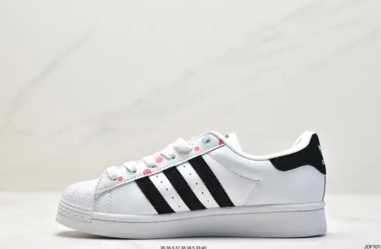 hype Adidas Sneakers