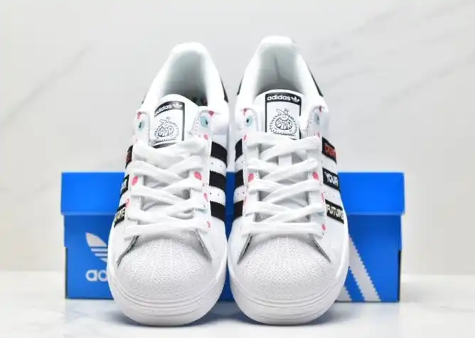 hype Adidas Sneakers