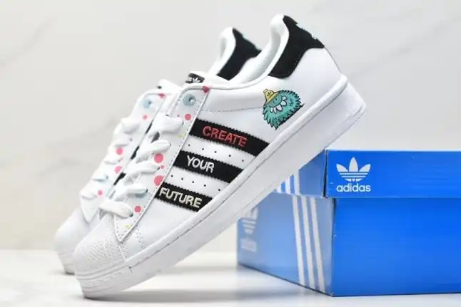 hype Adidas Sneakers