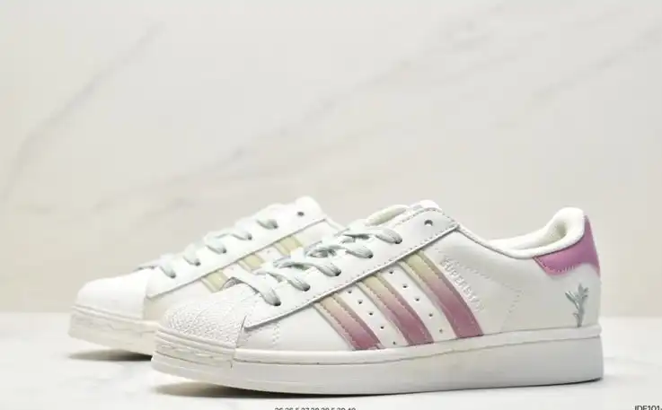 hype Adidas Sneakers