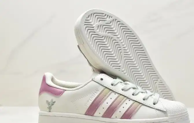 hype Adidas Sneakers