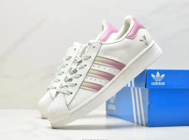 hype Adidas Sneakers