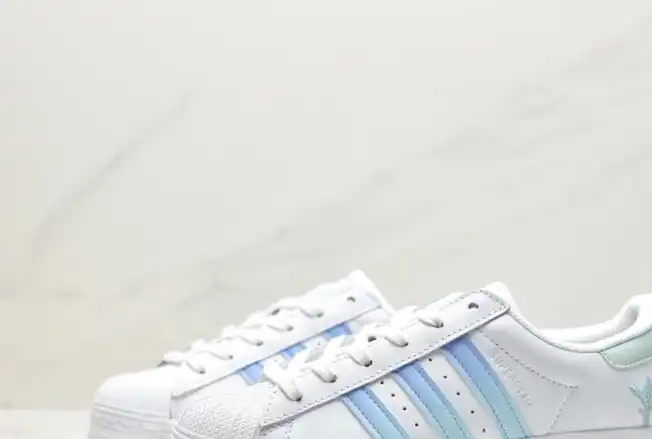 hype Adidas Sneakers