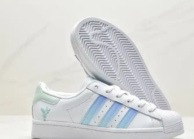 hype Adidas Sneakers