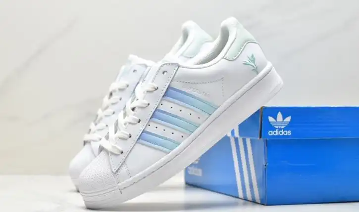 hype Adidas Sneakers