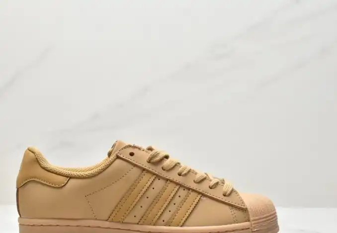 hype Adidas Sneakers