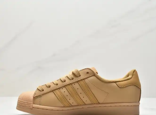 hype Adidas Sneakers