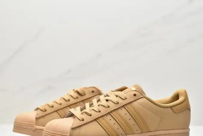 hype Adidas Sneakers