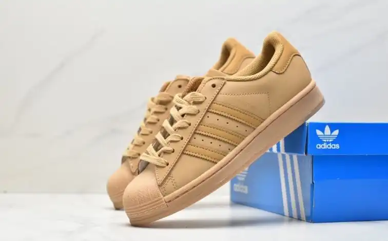 hype Adidas Sneakers