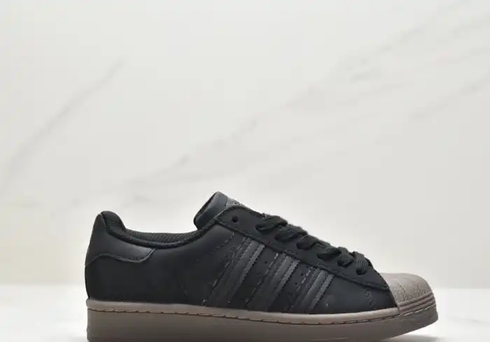 hype Adidas Sneakers