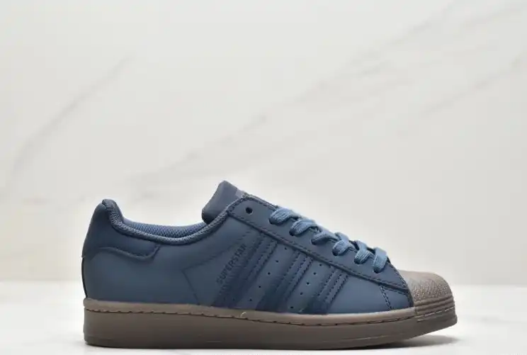 hype Adidas Sneakers