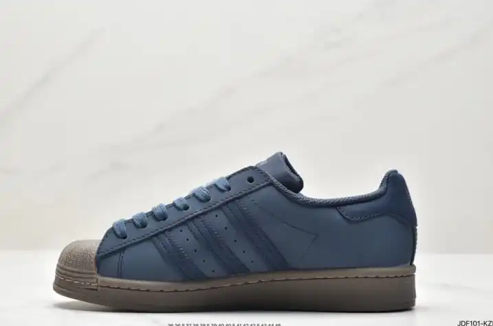 hype Adidas Sneakers