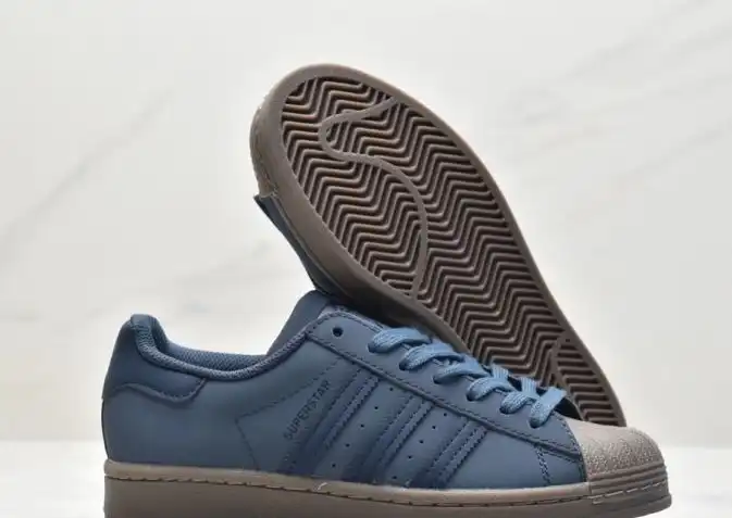 hype Adidas Sneakers