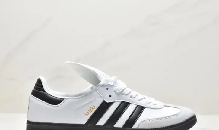 hype Adidas Sneakers