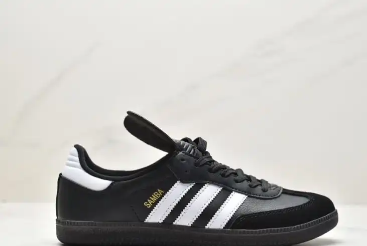 hype Adidas Sneakers