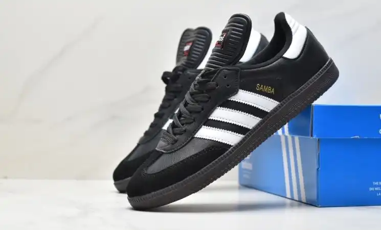 hype Adidas Sneakers