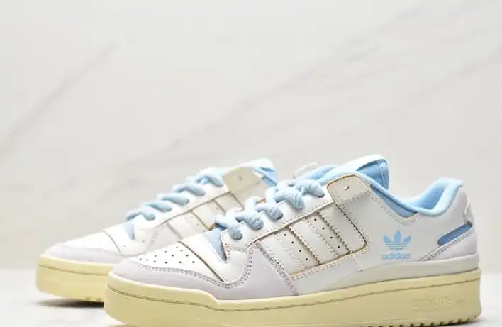 hype Adidas Sneakers