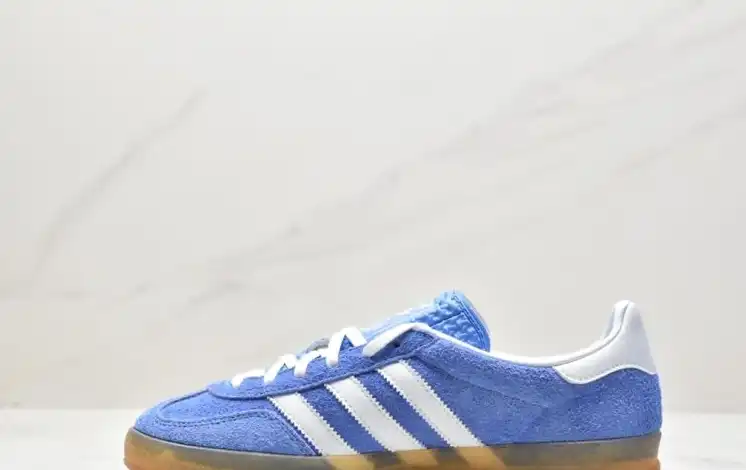 hype Adidas Sneakers