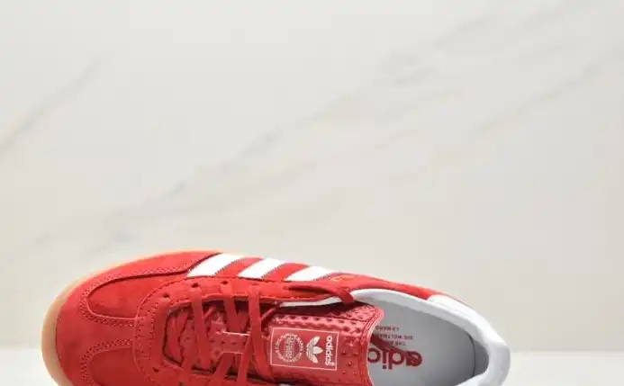 hype Adidas Sneakers