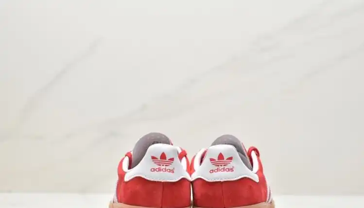 hype Adidas Sneakers