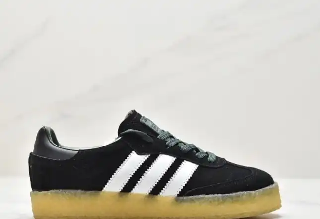 hype Adidas Sneakers