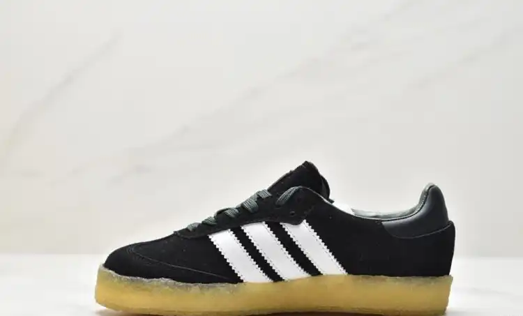 hype Adidas Sneakers